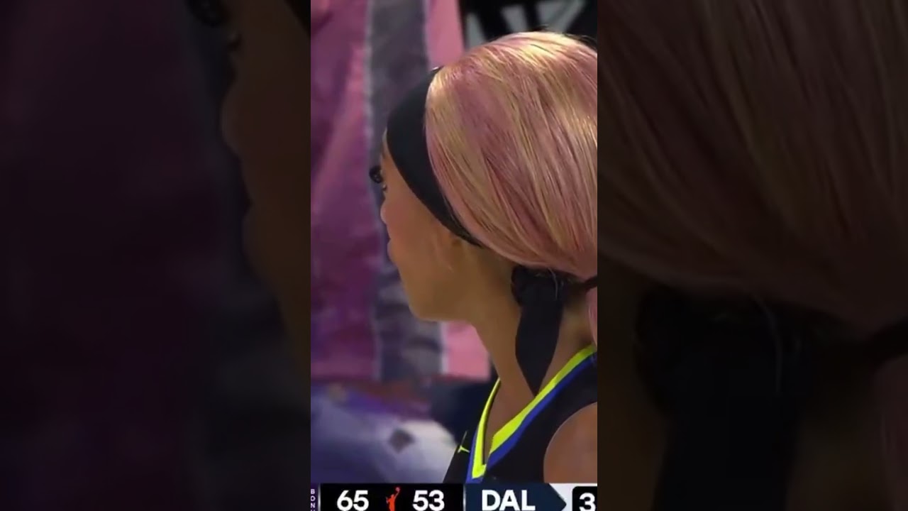 Dijonai Carrington Yanks Barker hair 👀 #hoops #wnba #basketball #sports #dijonaicarrington #viral