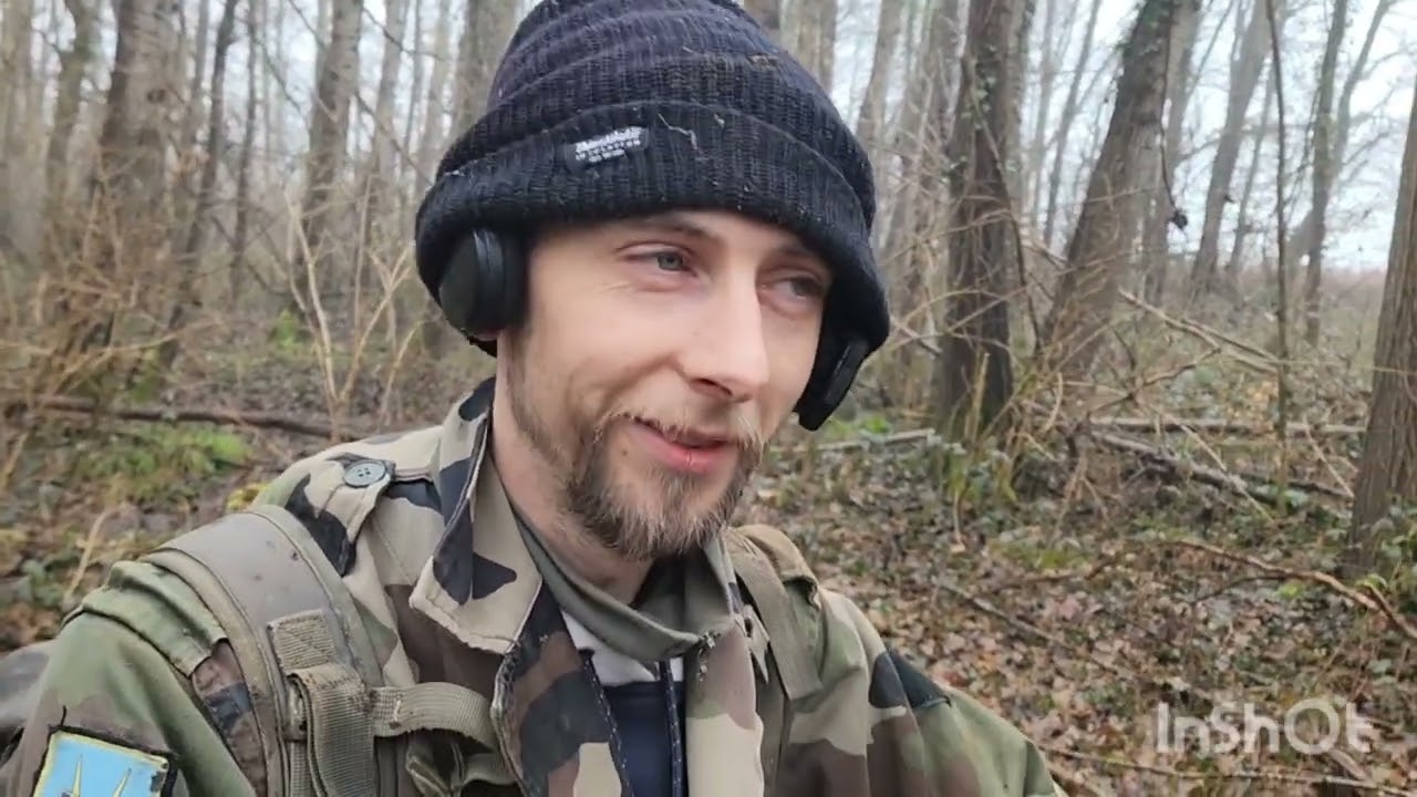 Détection militariat ww1 de bien belles trouvailles pistolet lancé fuse casque ect 