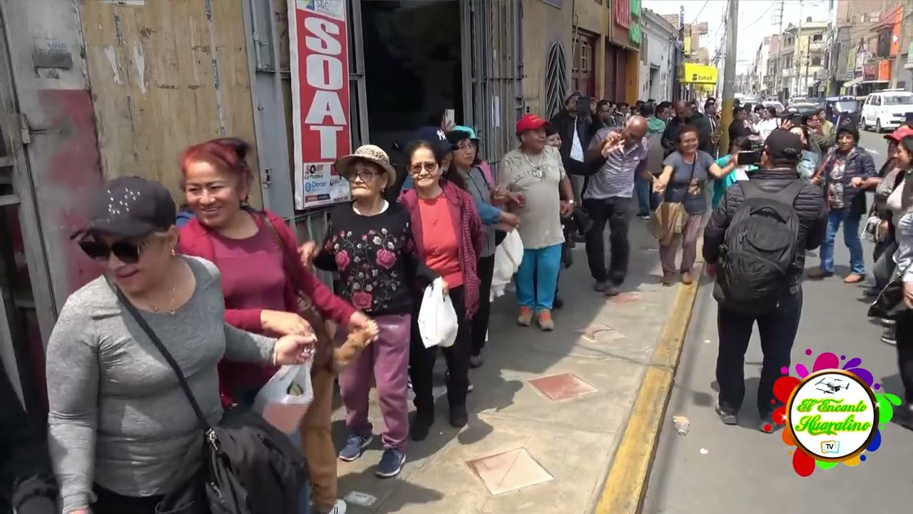 CARAVANA DE PACAREÑOS LLEVANDO LOS BIZCOCHOS DE LA VIRGEN DEL ROSARIO 2024
