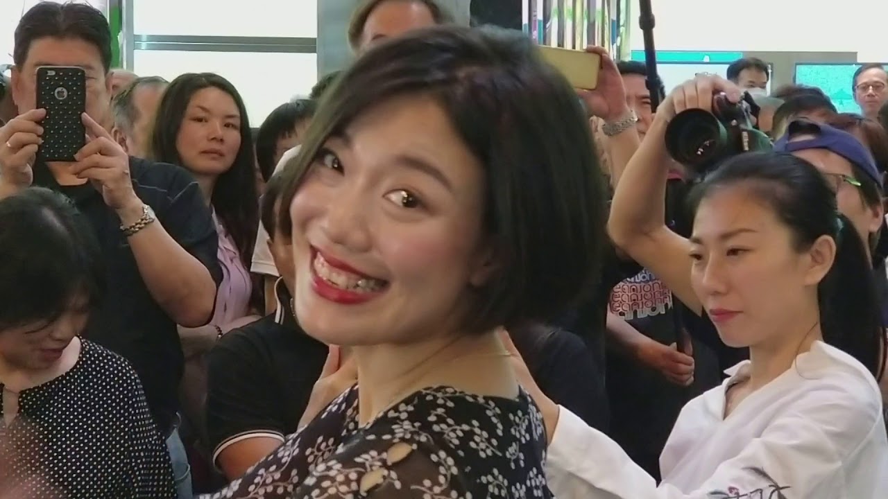 旺角羅文 18/04/22 (20:10) 小龍女龙婷 慶祝一週年紀念 星 一剪梅 讓一切隨風 酒醉的探戈 朋友(歌迷大合唱) Stacey Long