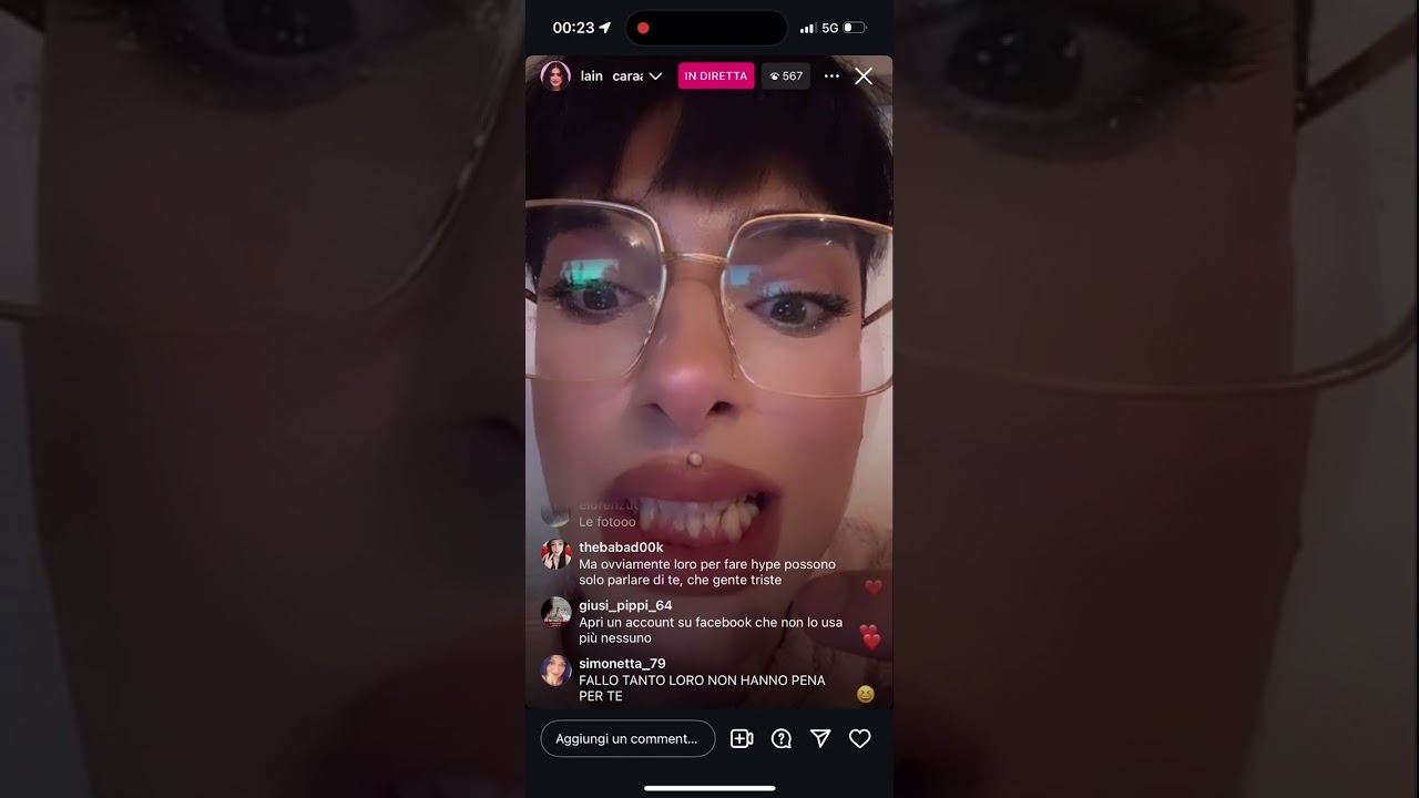 CONTINUA IL DISSING TRA CARA E REGINA