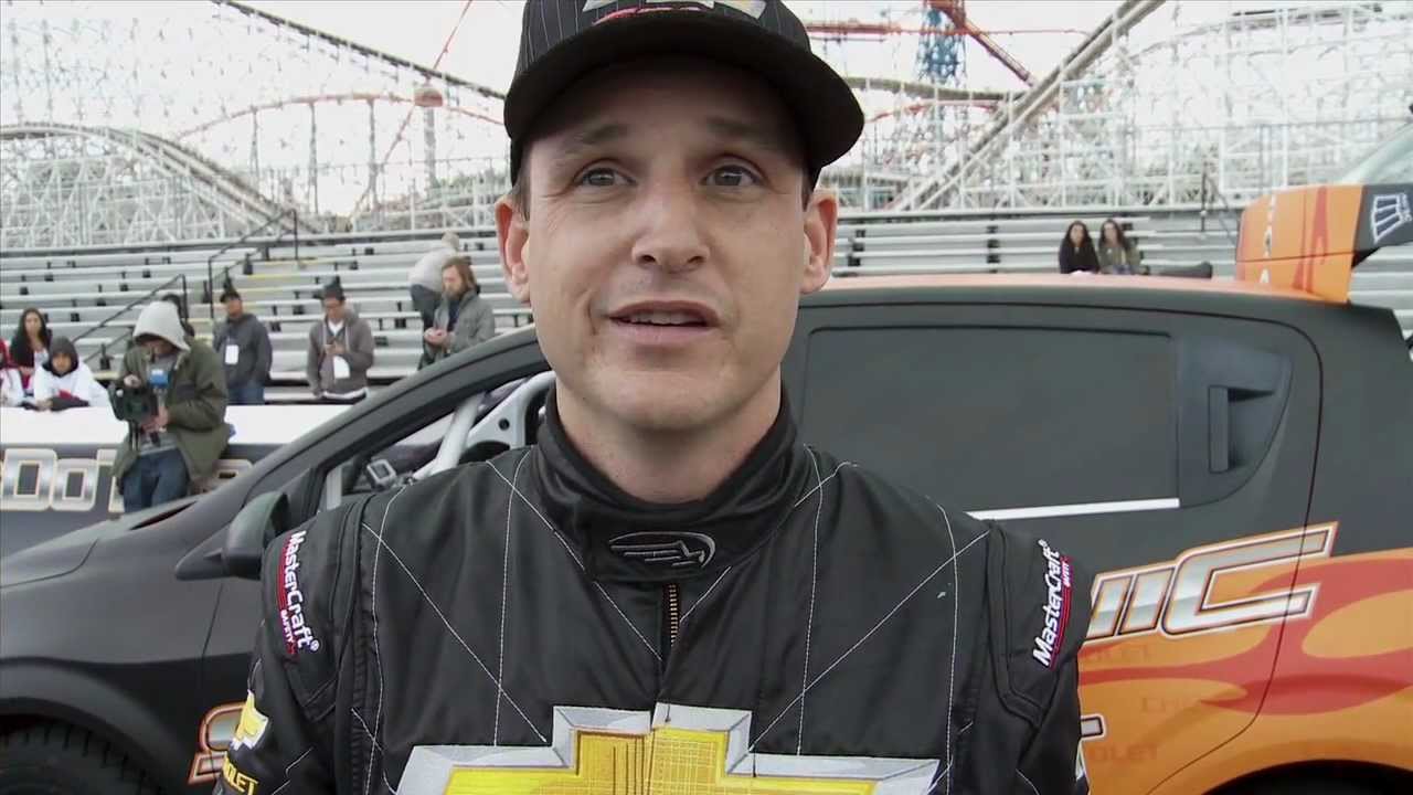 DC SHOES: Роб Дирдек делает кикфлип на Chevrolet Sonic