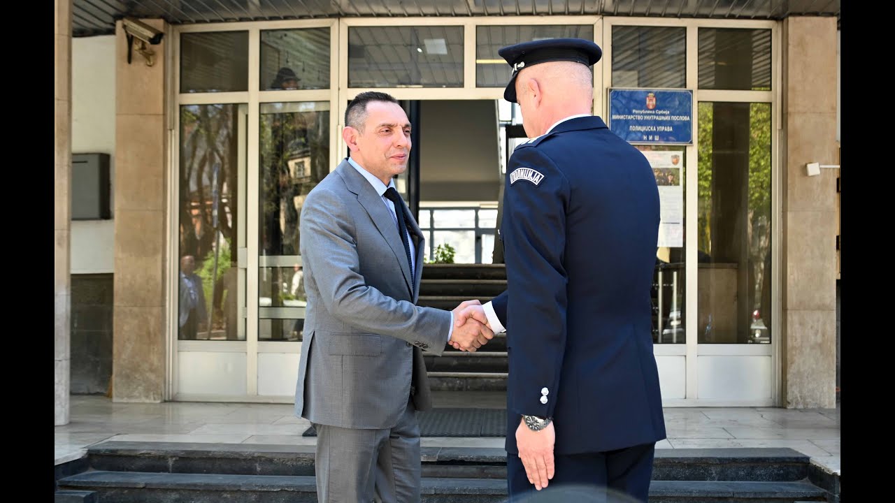 Ministar Aleksandar Vulin obišao PU Niš: Zaštita običnog čoveka mora da bude prioritet rada policije