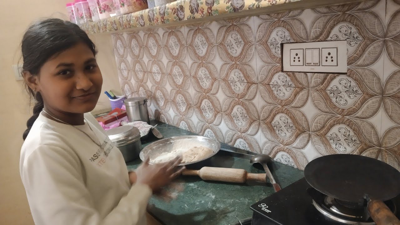 आज माही ने बनाई पहली बार रोटियां🍞🫓