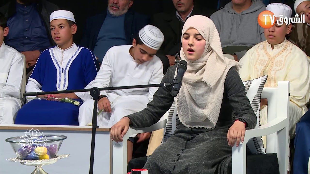 طفلة من منطقة القبائل تحفظ القرآن الكريم كاملا اثنت عليها لجنة التحكيم