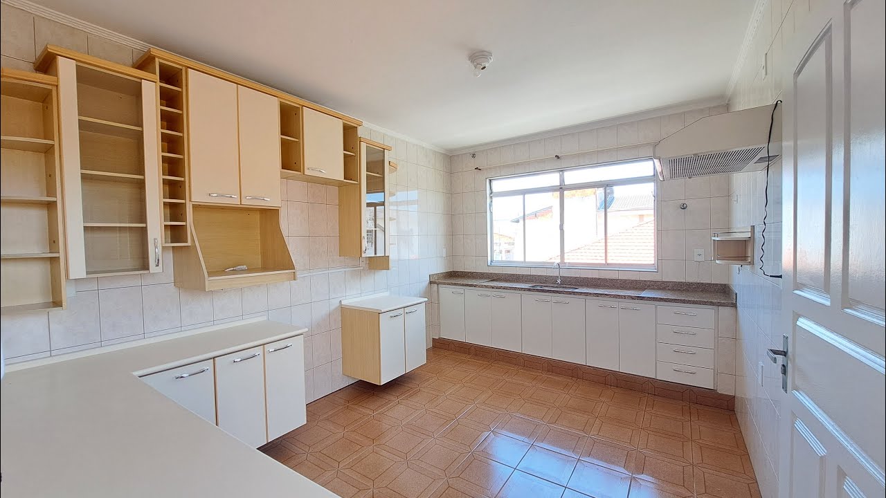 Assobradado Impecável de 120m2 p/ Locação com 3 dorms, sala e coz enormes, a.s no (ALUGOU)