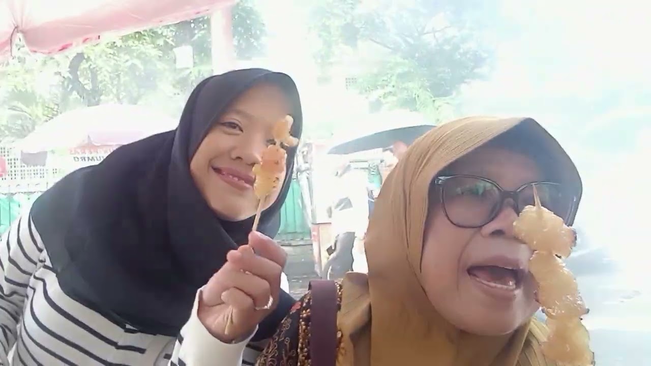 Jajan sate koyor di pasar Bringharjo jogjakarta