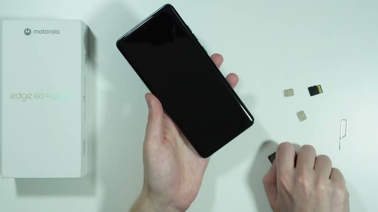 Motorola Edge 60 Fusion: как вставить SIM-карту