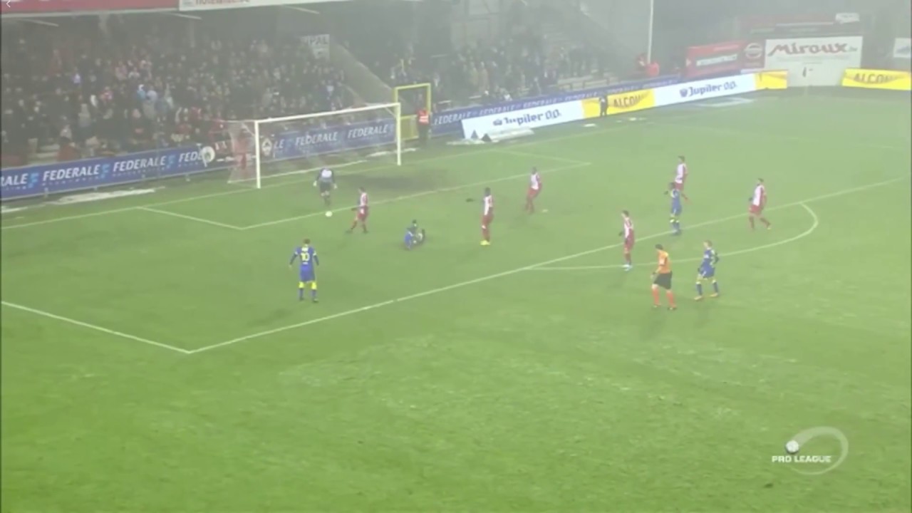 Babacar Gueye schwalbe vs. Mouscron
