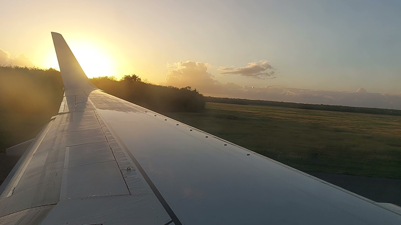 Sunwing Boeing 737-800 Takeoff In Punta Cana (PUJ)