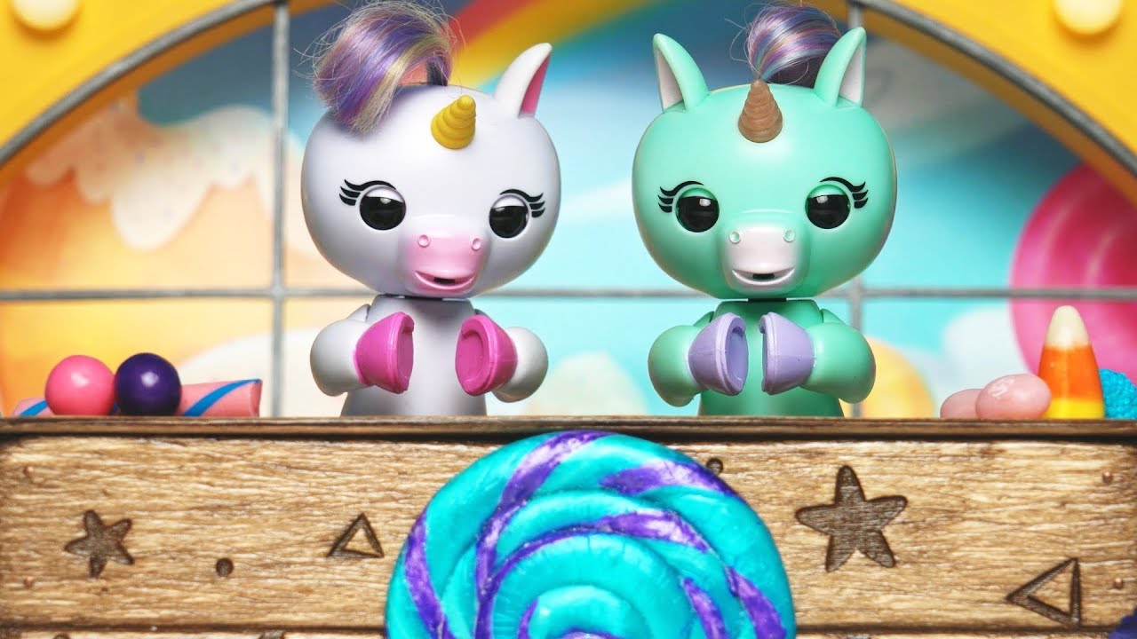 The Fingerlings Show | Unicorns Gigi and Molly Host The Show