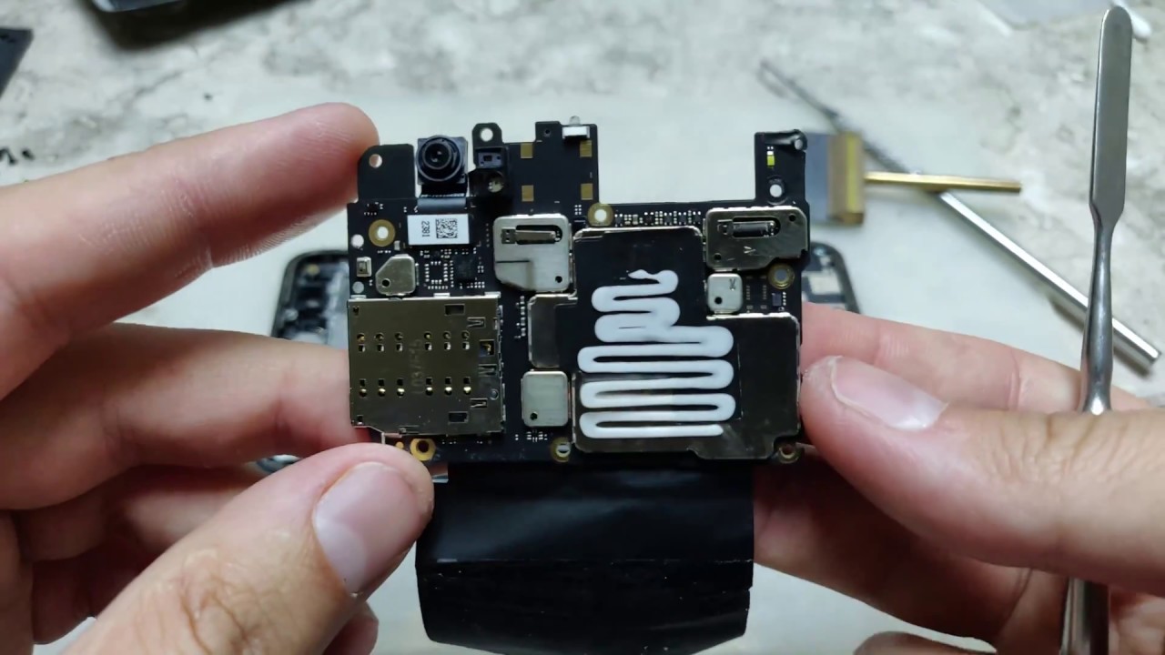 Xiaomi MI6. Переклейка стекла на 50%. Сломал дисплей.