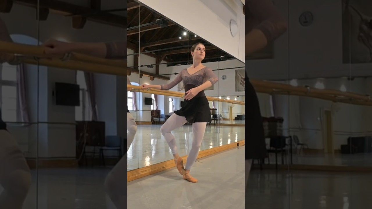 Alla sbarra🩰 #ballerina #ballet #danzaclassica #dance #danza