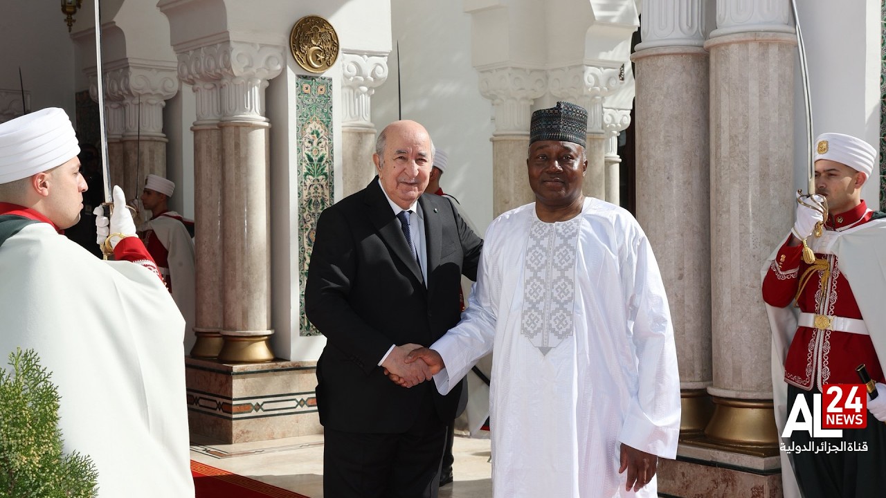 الرئيـس الجـزائري يخـص رئيـس جمهـورية النيـجـر رئيـس الدولة باستقبال رسمي بمقر رئاسة الجمهورية