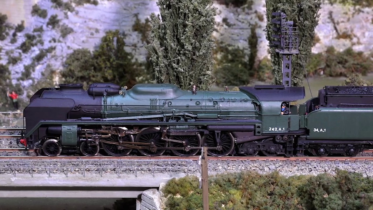 Rêve de trains # 8 Les Princesses du Rail   232 R ; 242 A 1