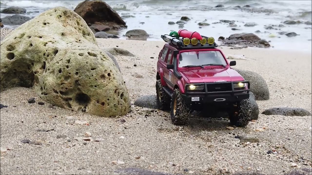 Toyota Hilux and LC80 Beach Trail FMS 1:18 Scale RC Trucks #fms