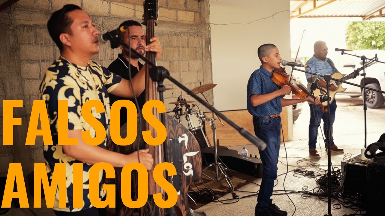 Manuelito Cruz Y los Potrillos De Turicato Tocando