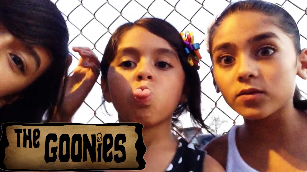 Drive-In Movie Night : VLOG IT // GEM Sisters