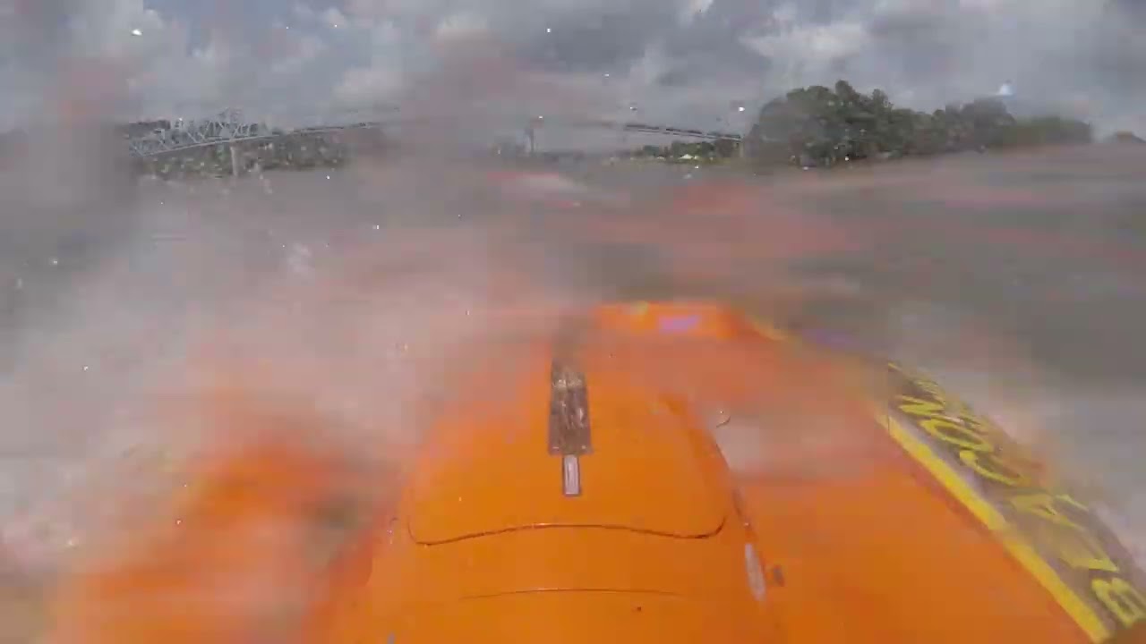 2022 Madison Regatta: U-40 Miss Beacon Plumbing loses blade on prop