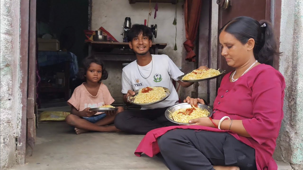 Family Ke Sath Chowmin Party Ka Maza 🍜❤️ | Aaj Ka Dinner Kuch Khaas Tha 😍🍜 | Day-238