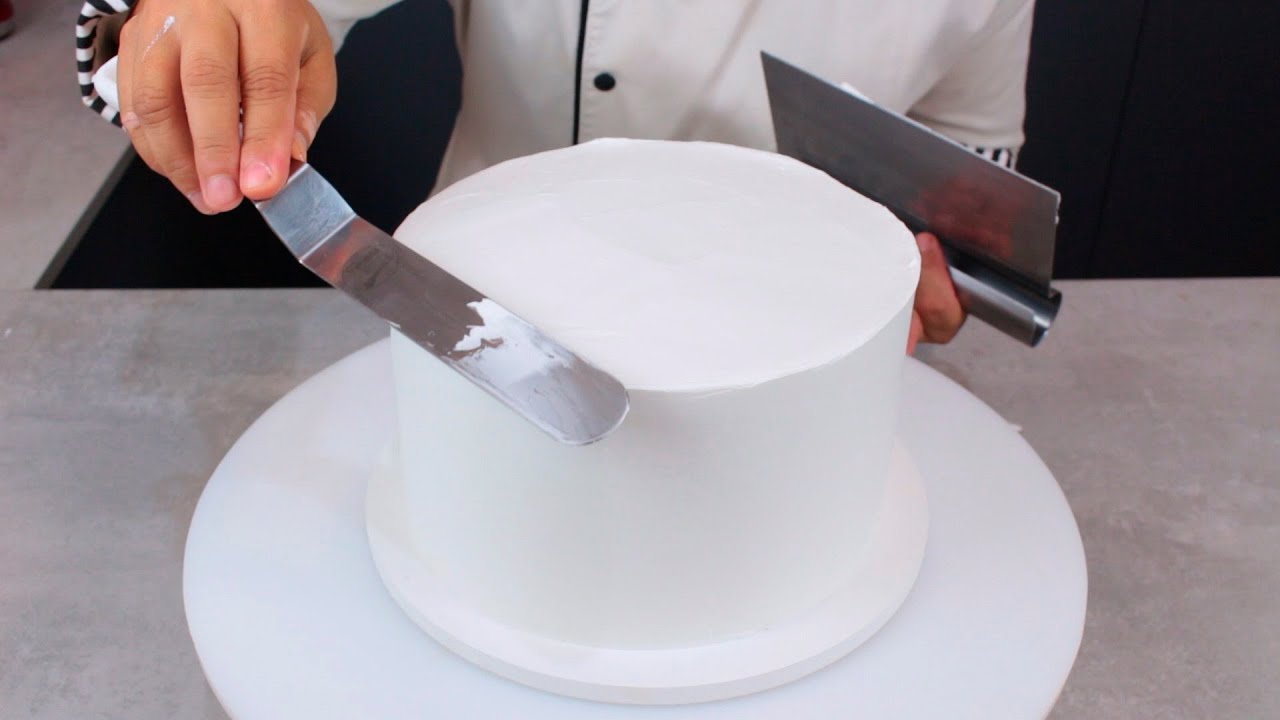 COMO FAZER UM ALISAMENTO PERFEITO NO SEU BOLO - CHEF LÉO OLIVEIRA