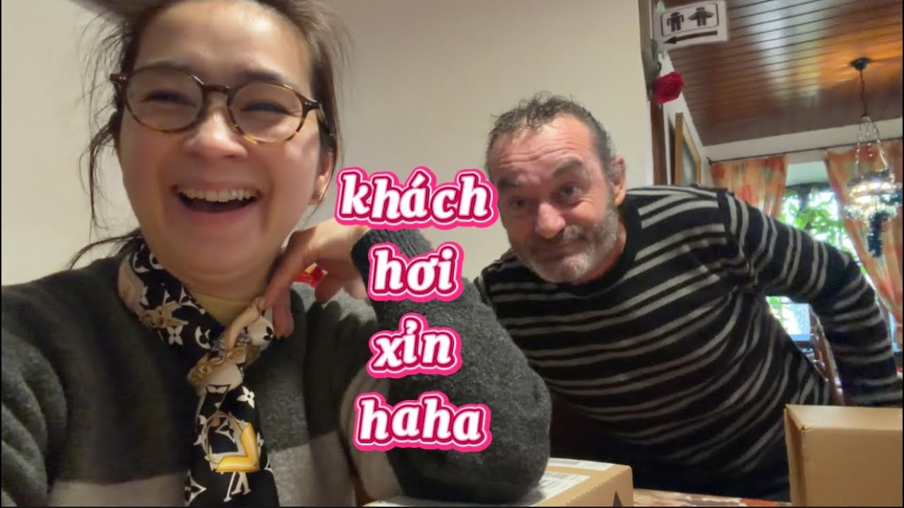 Nhà hàng ở Pháp/ sinh nhật khách 85 tuổi 