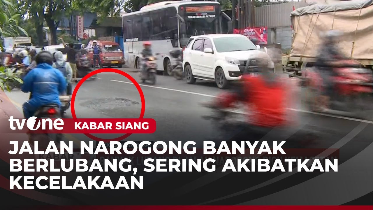 Jalan Narogong Banyak Lubang Besar Picu Kemacetan dan Rawan Kecelakaan | Kabar Siang