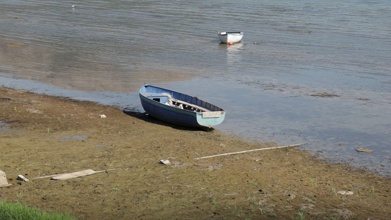 Продолжува повлекувањето на водата во Преспанското Езеро