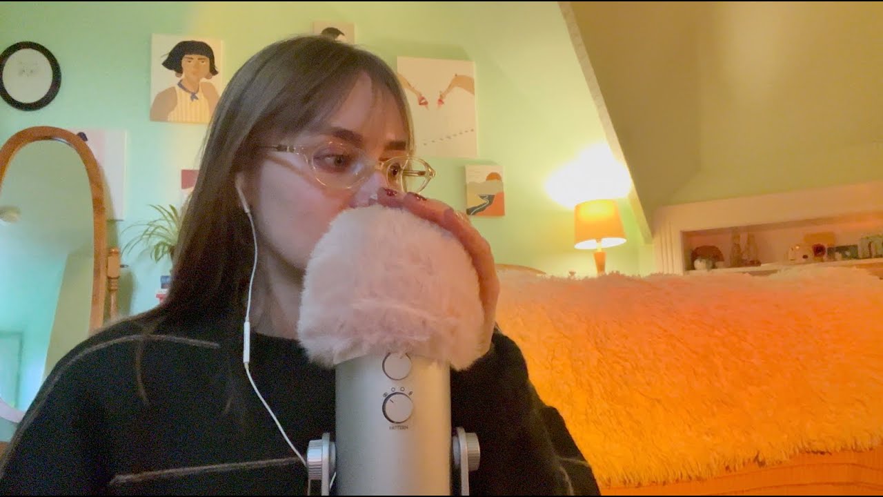 тихие разговоры в стиле ASMR с различными микрофонными триггерами (голые и пушистые + поролоновые...