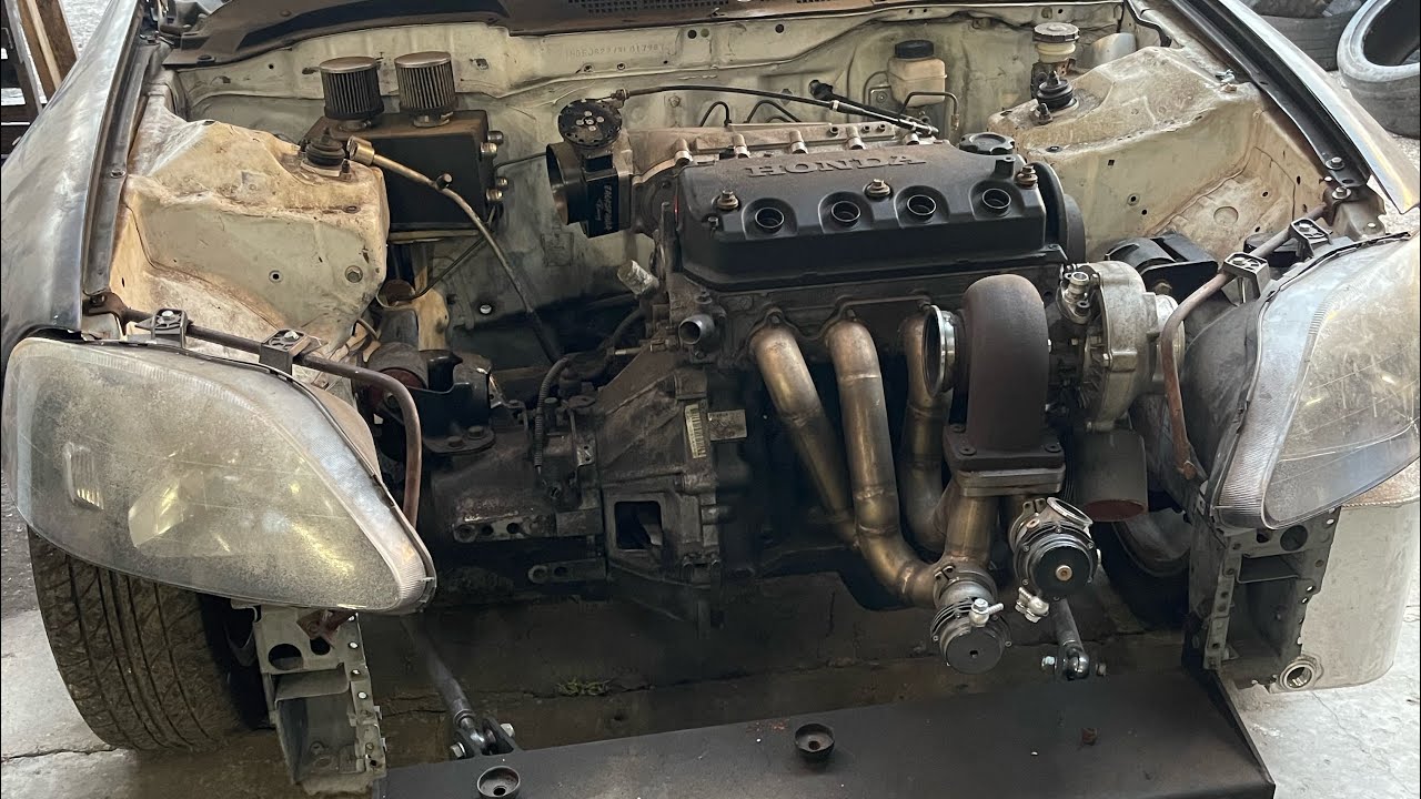 Вытаскивание двигателя из гоночного автомобиля D16