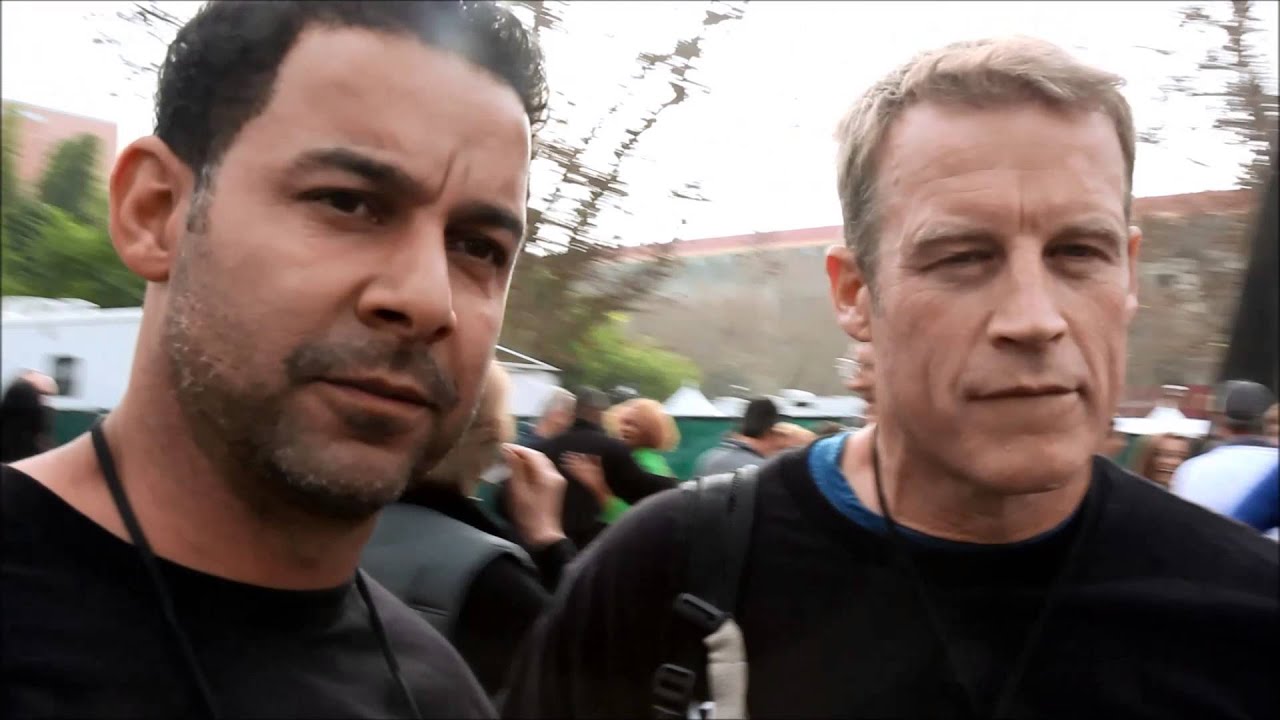 SAG/AFTRA's John Huertas & Mark Valley Talk Up Kobe Bryant's Home Walk 2014
