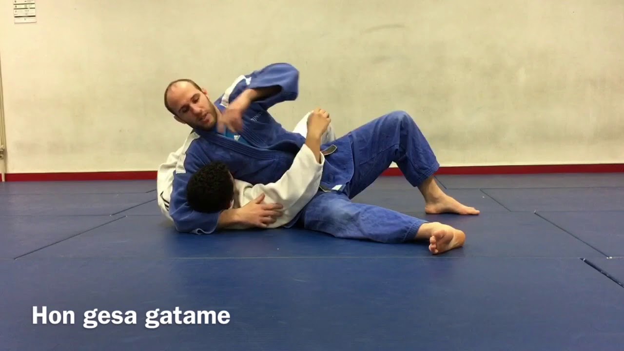 Hon gesa gatame ( contrôle fondamental par le travers)