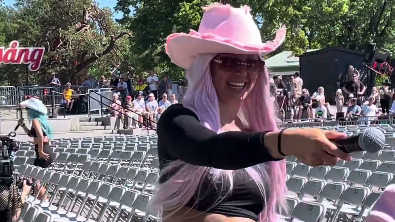 ALLSÅNG PÅ SKANSEN (repet) Dolly style & Pernilla Wahlgren. 2. Tisdag 1 juli 2025