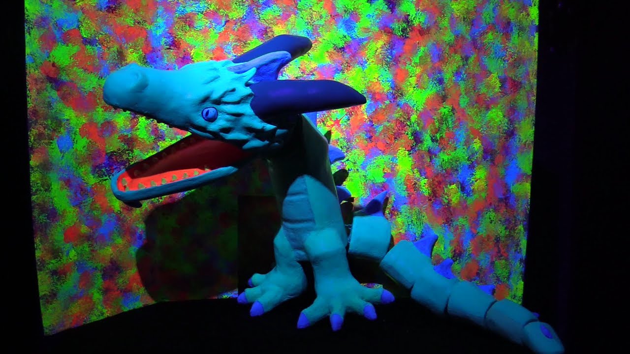 How to Make: Easy Puppet Theatre Backdrop (very portable)