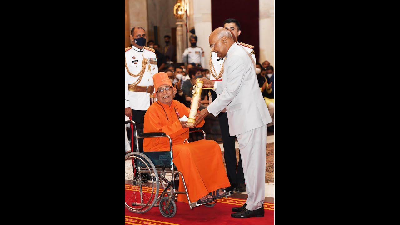 President Kovind presents Padma Bhushan to Shri Sachchidanand Swami ❤️ #shorts #padmabhushan