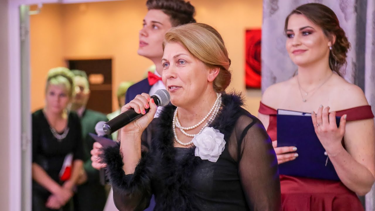 Studniówka ZSZ nr 4 w Ostrołęce - wystąpienie dyrektor