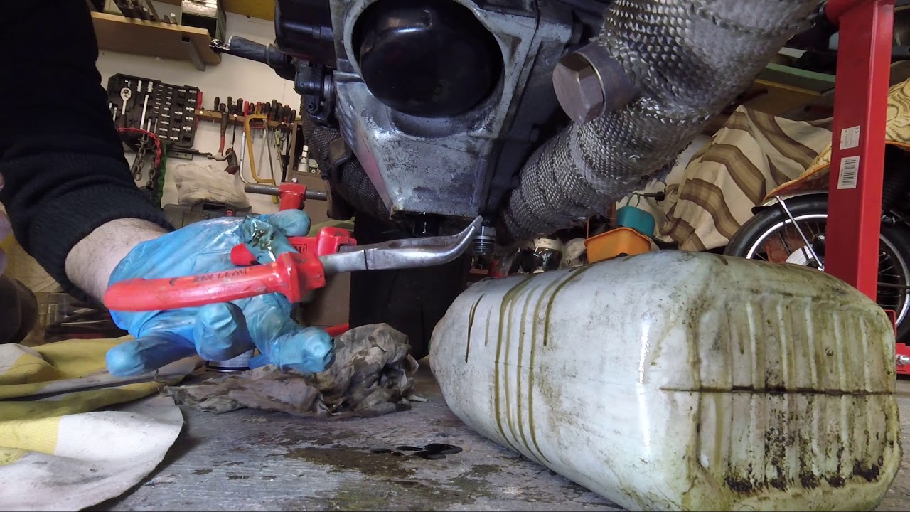 Cambio olio a Ducati 999