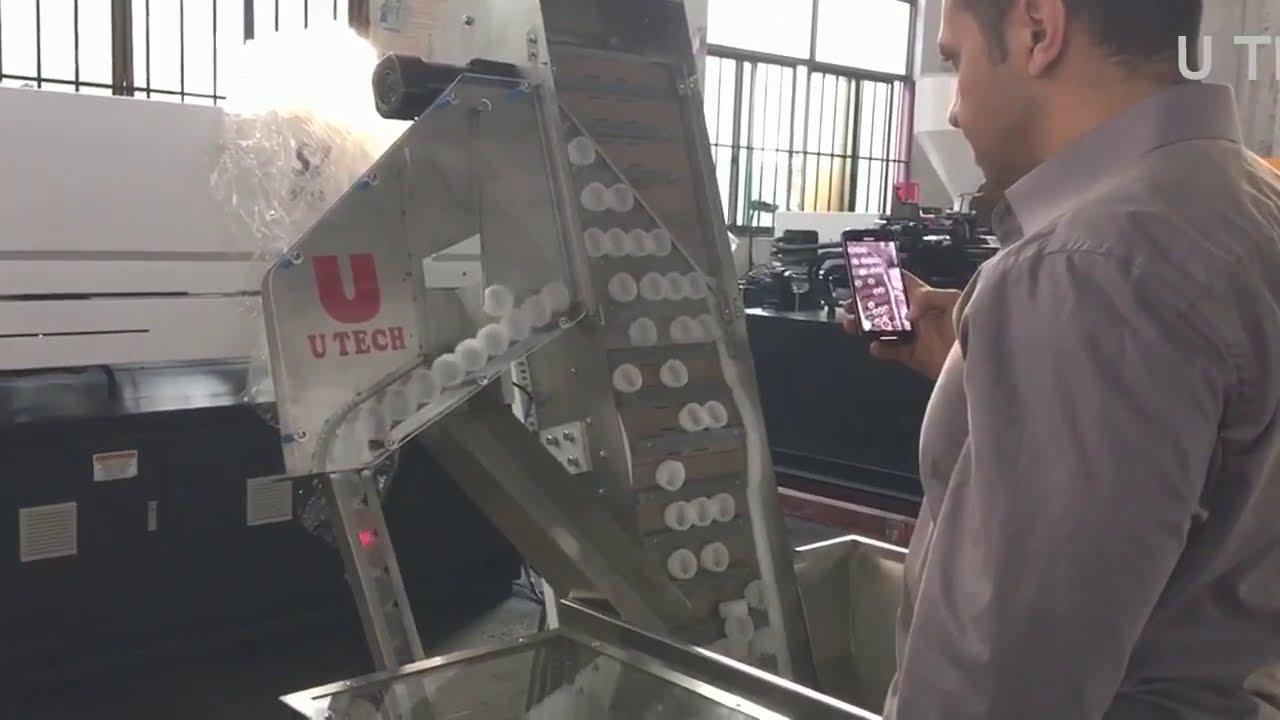 Automatic cap slitting machine