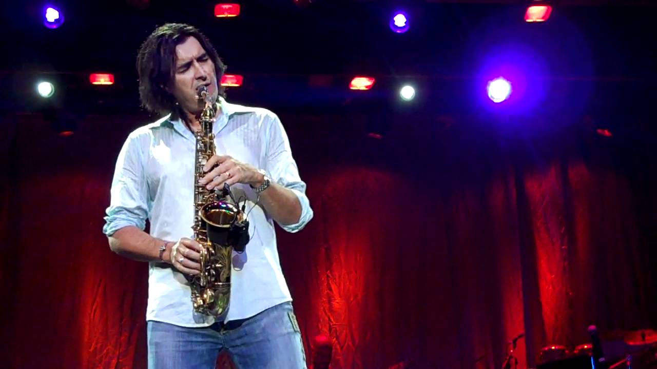 Warren Hill Performs 