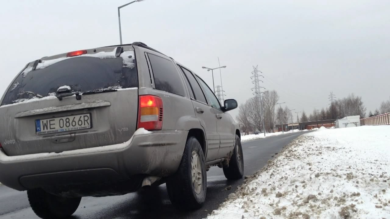 Jeep WJ 4,7 V8 exhaust sound comparison with/without rear muffler