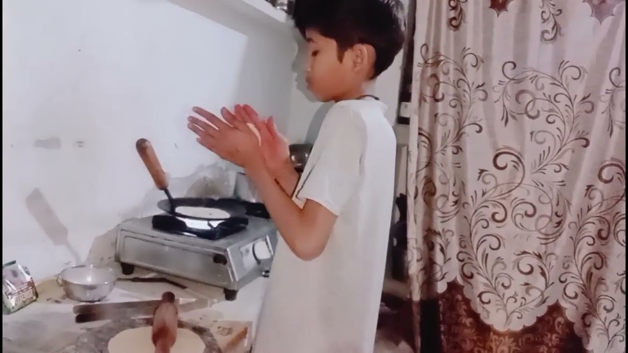 आज मेरी तबीयत 🤒खराब थी तो खाना बनाने में मेरे 🧑‍🦱बेटे ने मेरी हेल्प करी।