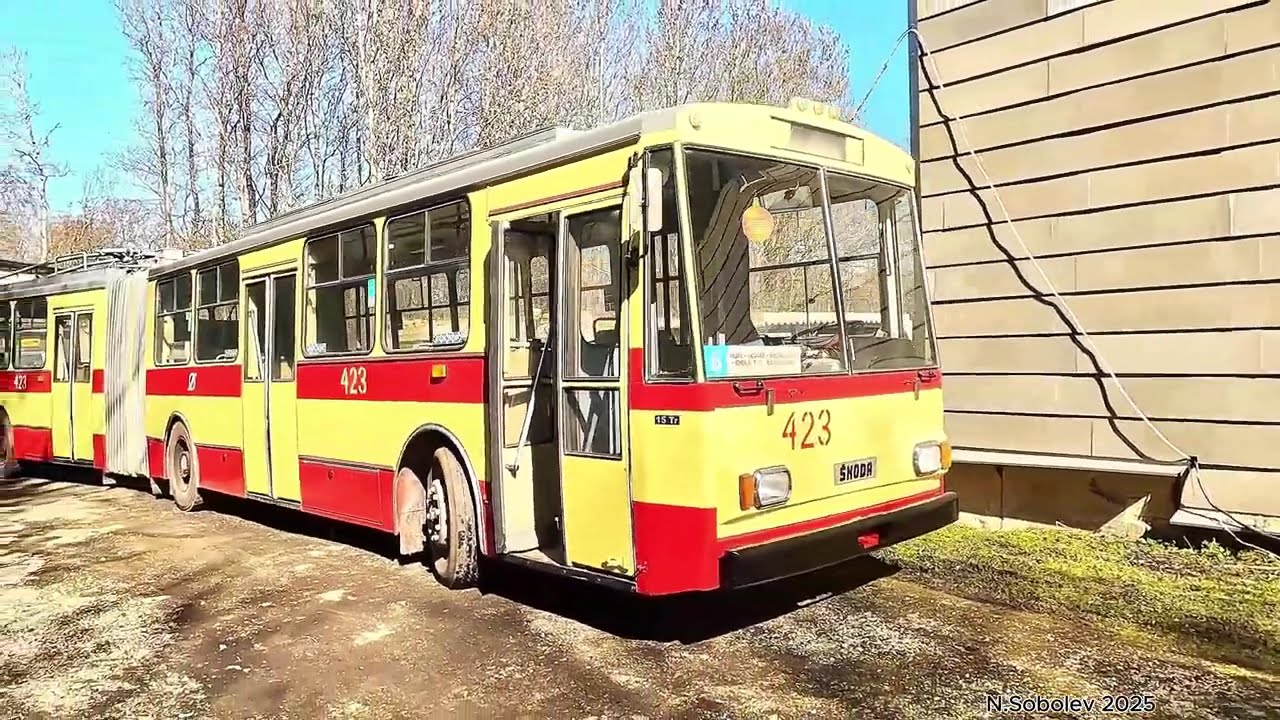 Trolleybus Skoda 15tr part 45 - Paint2