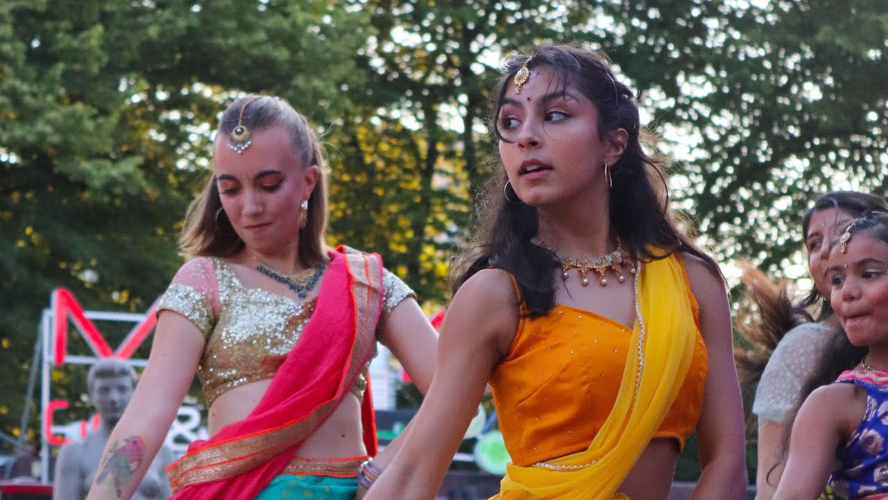 Beautiful Firangis dancing Bollywood