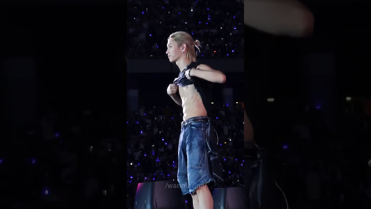 240928 My ABS😏 #StrayKids #Felix #dominATESingapore #skz