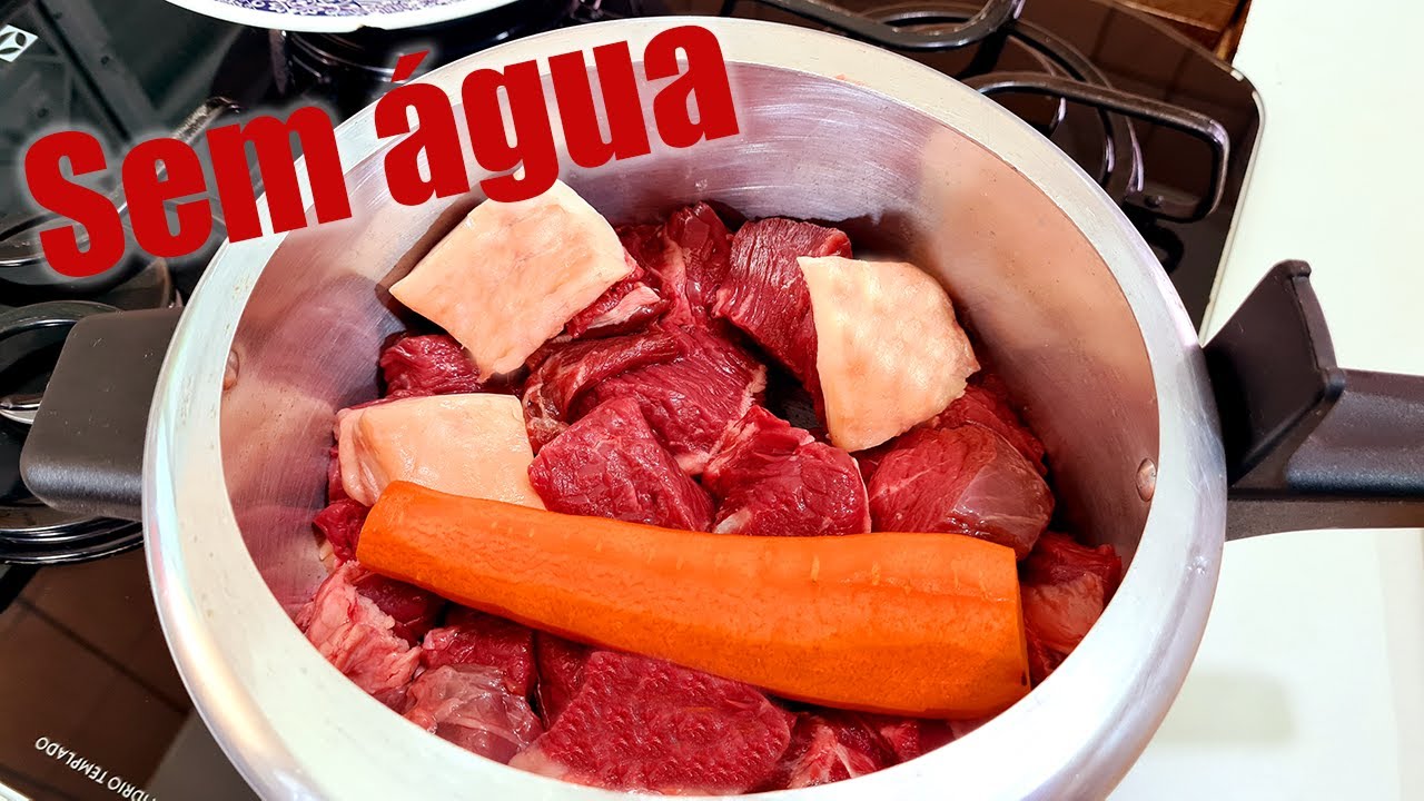 Carne de panela cozinhar sem água com Mandioca e batata