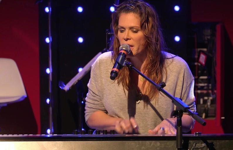 Beth Hart - Chocolate Jesus (Tom Waits) en Live - Le Grand Studio RTL