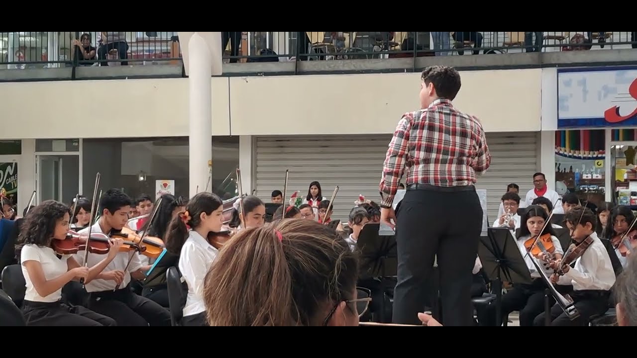 Conga del fuego nuevo. Dir. Aaron Juarez
