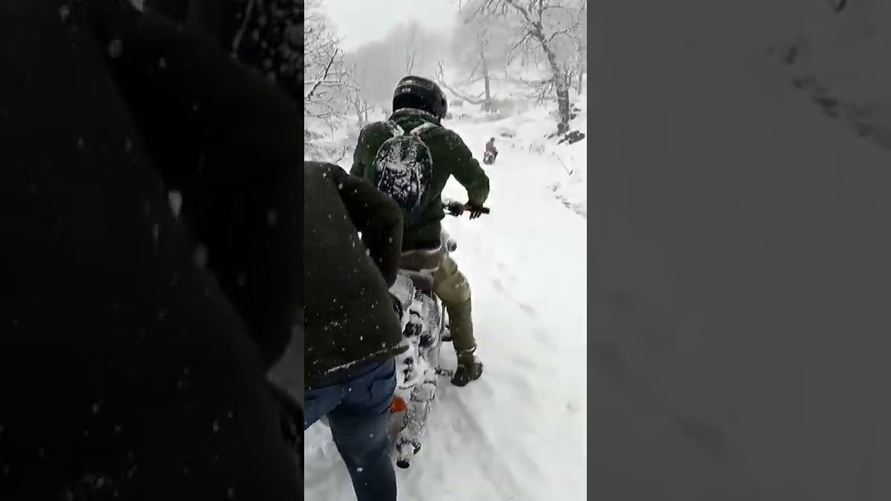 Havey snowfall in Munsiyari