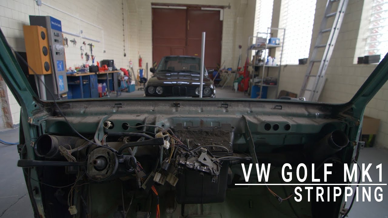 Volkswagen Golf MK1 Stripping PT. 3 (dashboard, windshields etc.)