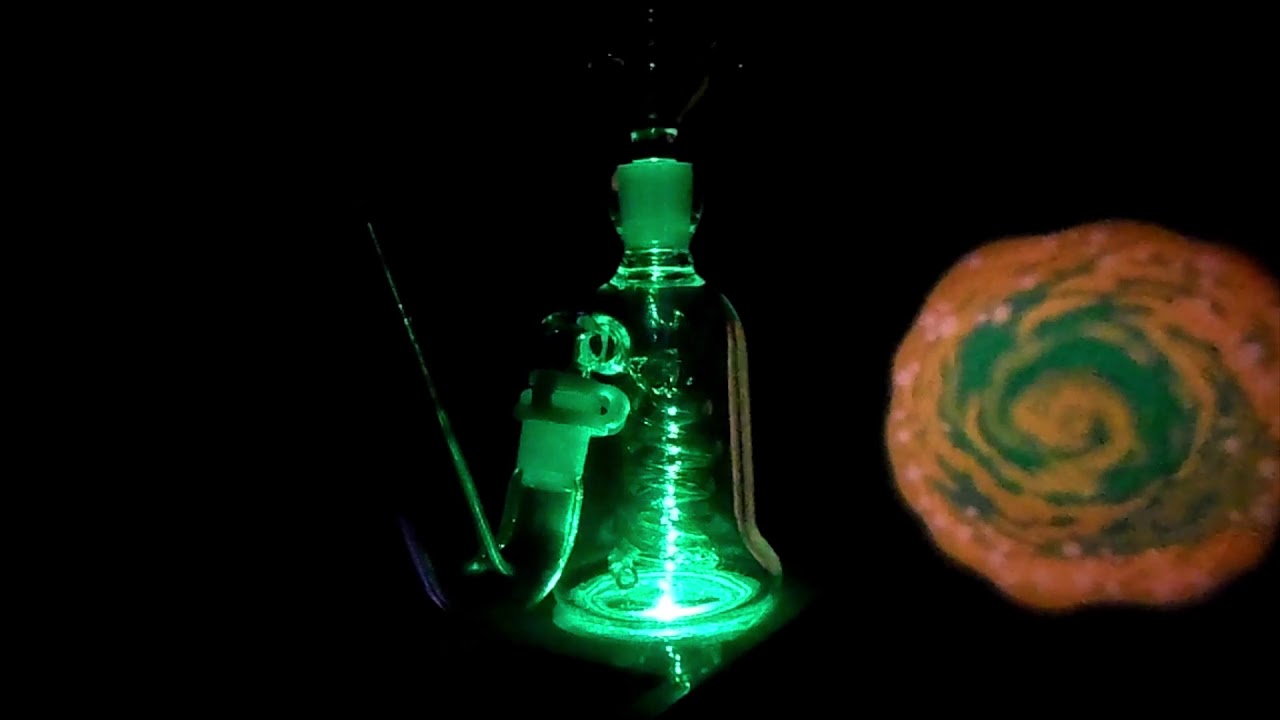 RICK AND MORTY PORTAL GUN BUBBLER PIPE